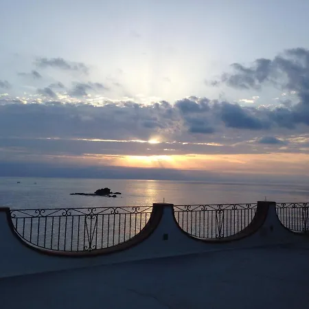 Umberto A Mare 3* Forio (Isola d'Ischia)