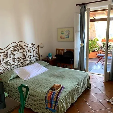 翁贝托阿迈尔酒店 Forio di Ischia