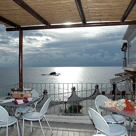 Umberto A Mare 3*
